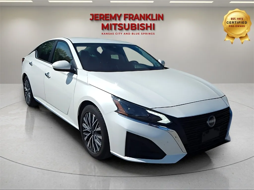 White 2023 Nissan Altima 2.5 SV for sale in Kansas City, MO