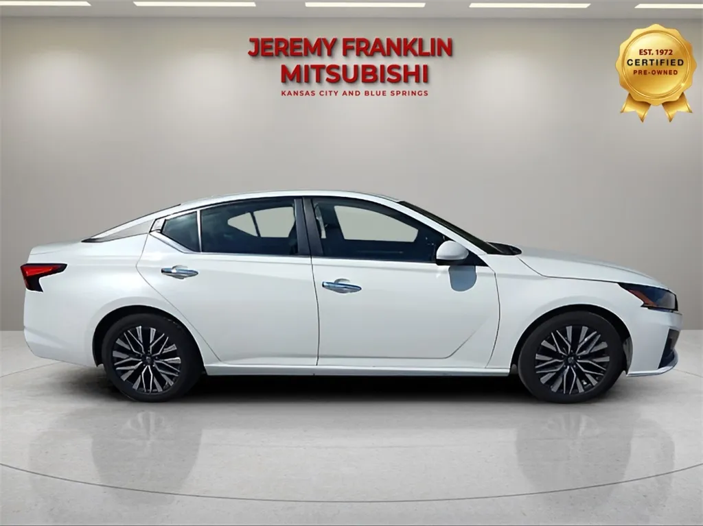 Used 2023 Nissan Altima SV with VIN 1N4BL4DVXPN383929 for sale in Kansas City