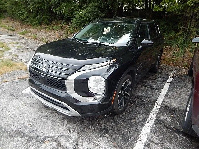 Black 2024 Mitsubishi Outlander SE for sale in Kansas City, MO