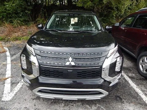 Photos of 2024 Mitsubishi Outlander SE for sale in Kansas City, MO at Jeremy Franklin Mitsubishi