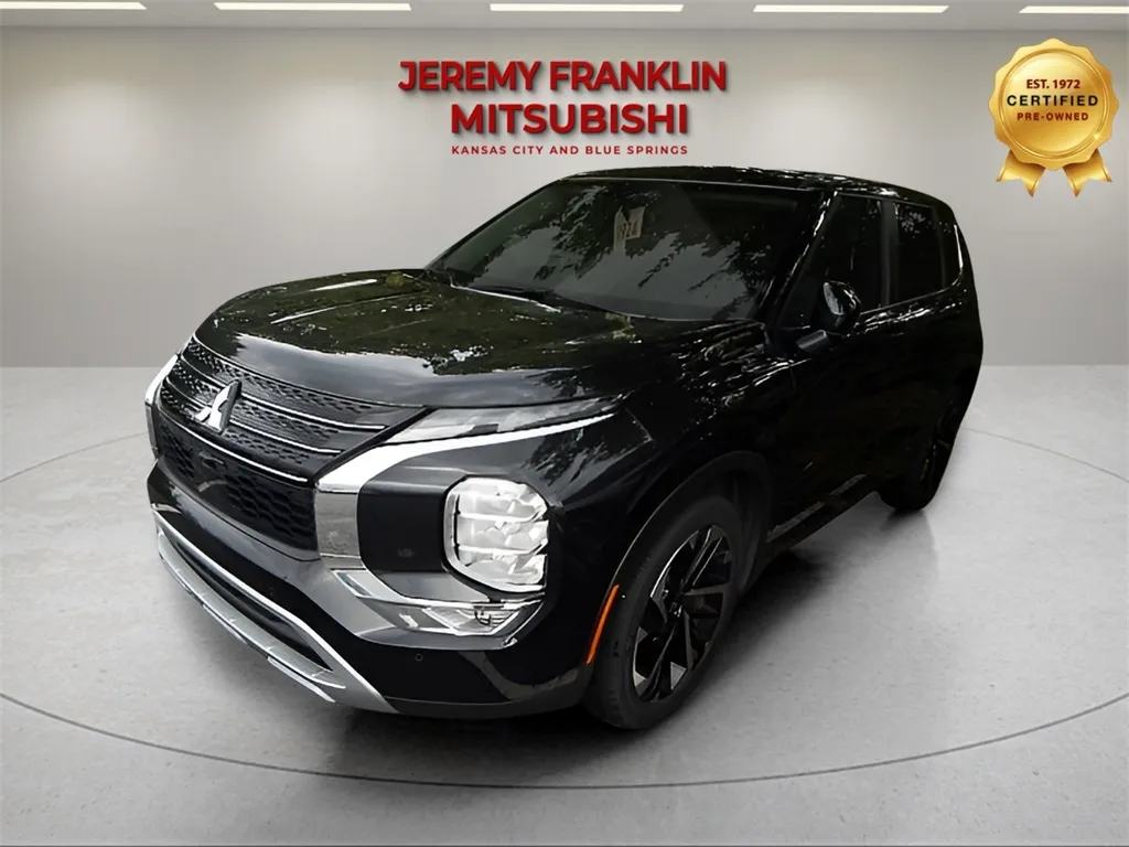 Used 2024 Mitsubishi Outlander SE with VIN JA4J3VA84RZ078720 for sale in Kansas City