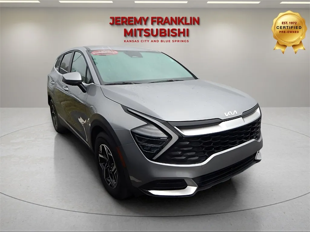 Gray 2024 Kia Sportage LX for sale in Kansas City, MO