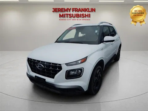 White 2023 Hyundai Venue SEL for sale in Kansas City, MO