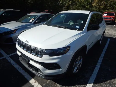 White 2023 Jeep Compass Latitude for sale in Kansas City, MO