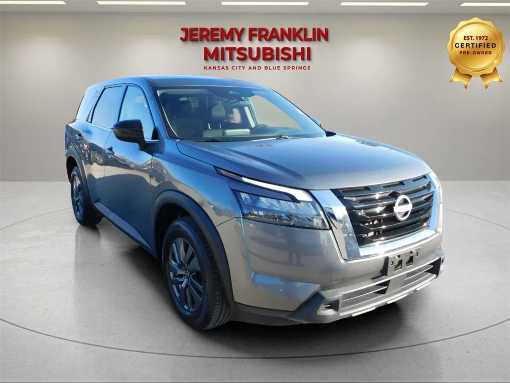 Gray 2024 Nissan Pathfinder S for sale in Kansas City, MO