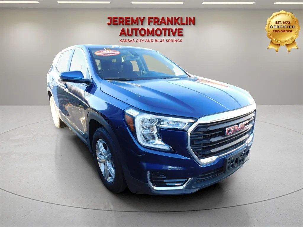 Blue 2022 GMC Terrain SLE for sale in Blue Springs, MO