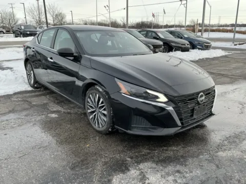 Black 2024 Nissan Altima 2.5 SV for sale in Blue Springs, MO
