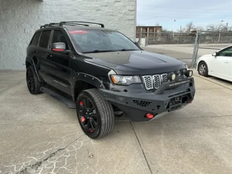 Black 2020 Jeep Grand Cherokee Altitude for sale in Blue Springs, MO