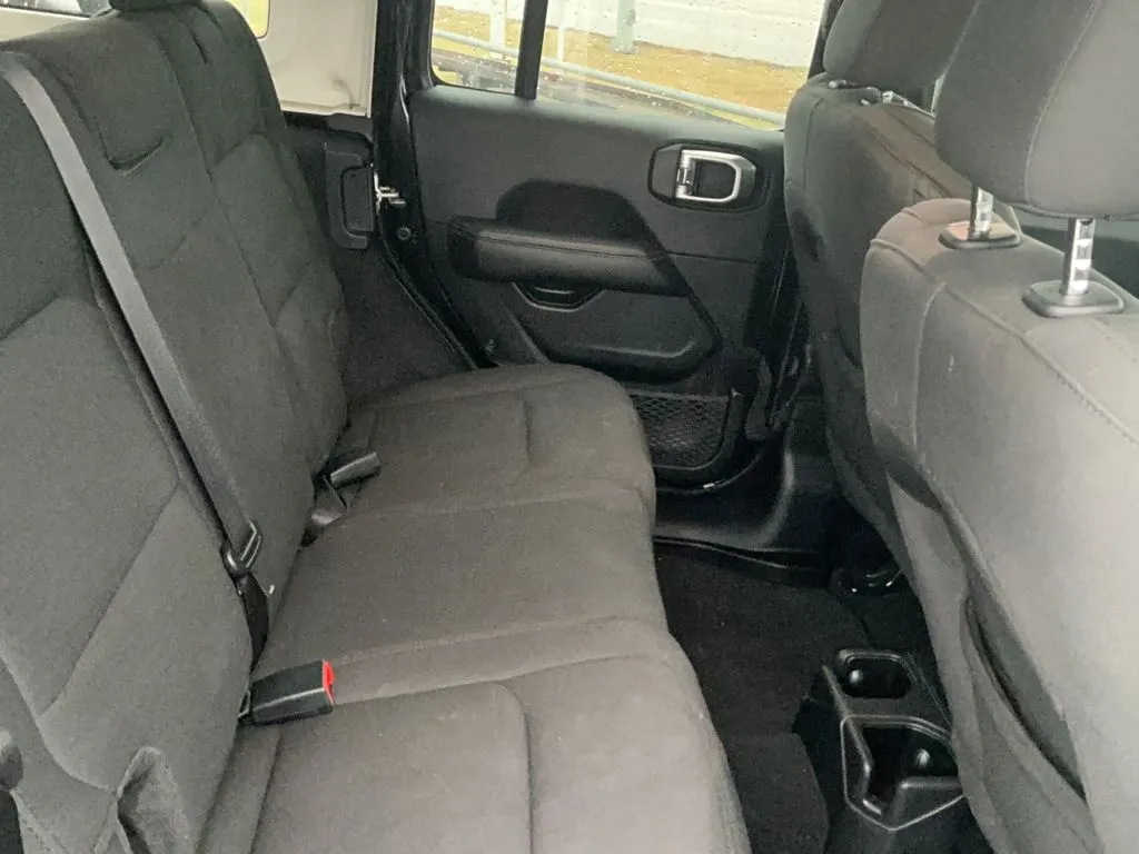 2023 Jeep Wrangler 4-Door Sahara - Photo 21