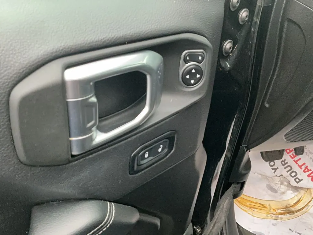 2023 Jeep Wrangler 4-Door Sahara - Photo 19