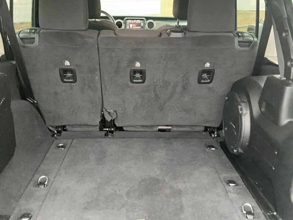 2023 Jeep Wrangler 4-Door Sahara - Photo 20