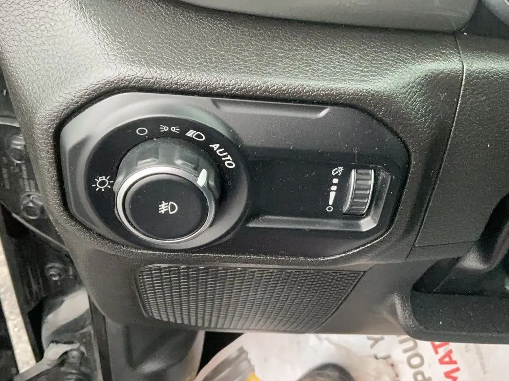 2023 Jeep Wrangler 4-Door Sahara - Photo 24