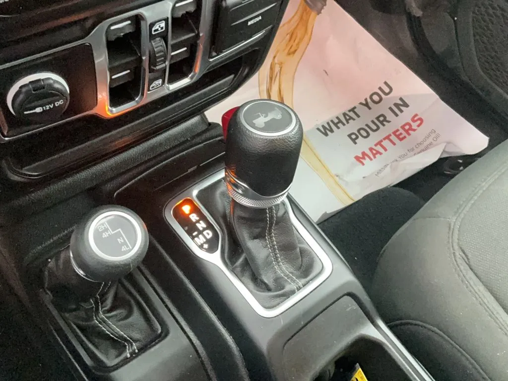 2023 Jeep Wrangler 4-Door Sahara - Photo 25