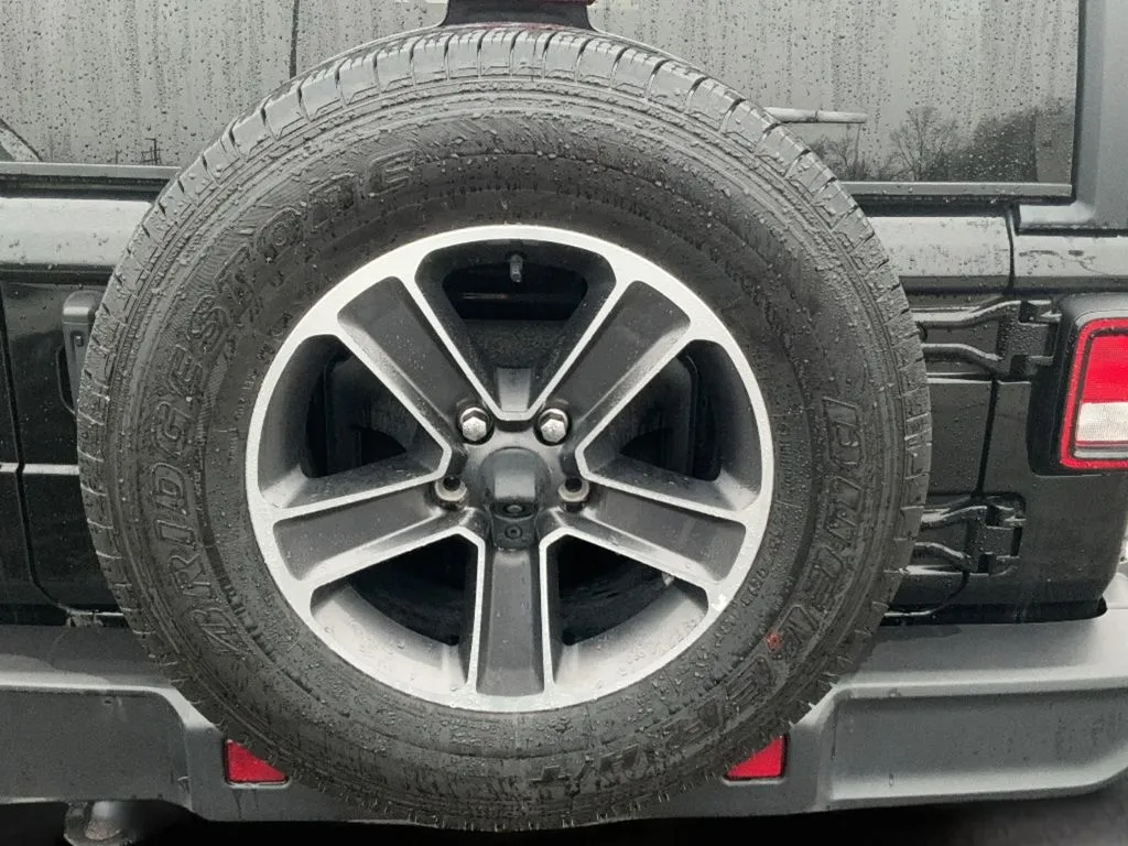 2023 Jeep Wrangler 4-Door Sahara - Photo 10