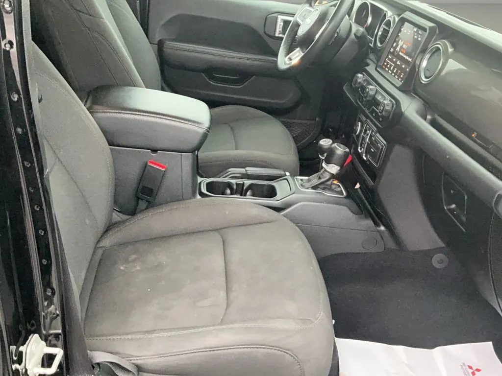2023 Jeep Wrangler 4-Door Sahara - Photo 23