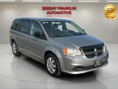 Silver 2017 Dodge Grand Caravan SE for sale in Blue Springs, MO