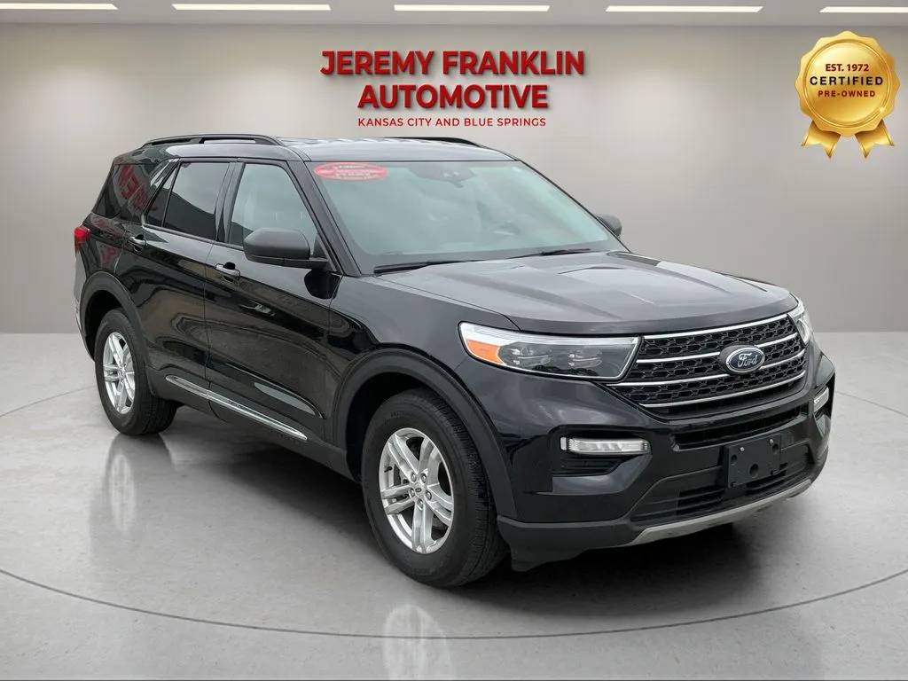 2023 Ford Explorer XLT 4WD's photo