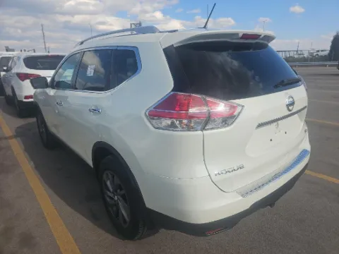 More photos of 2016 Nissan Rogue SL at Jeremy Franklin Automotive of Blue Springs, MO