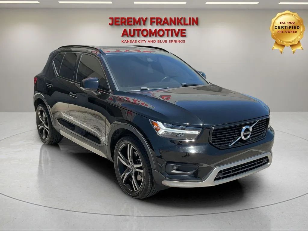 Gray 2021 Volvo XC40 R-Design for sale in Blue Springs, MO