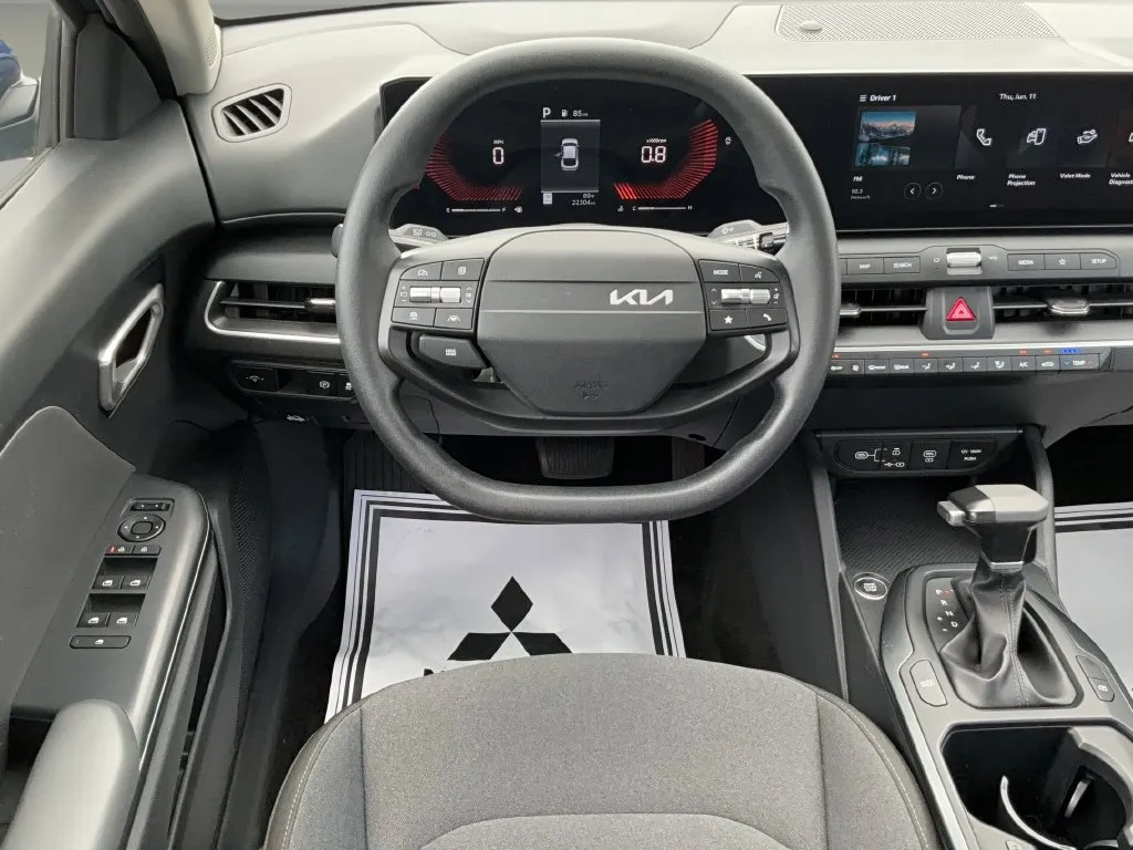 2025 Kia K4 LXS - Photo 11