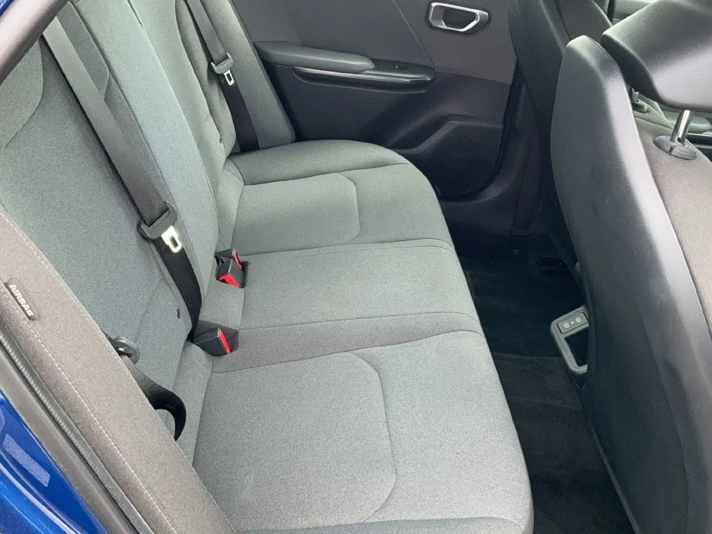 2025 Kia K4 LXS - Photo 19