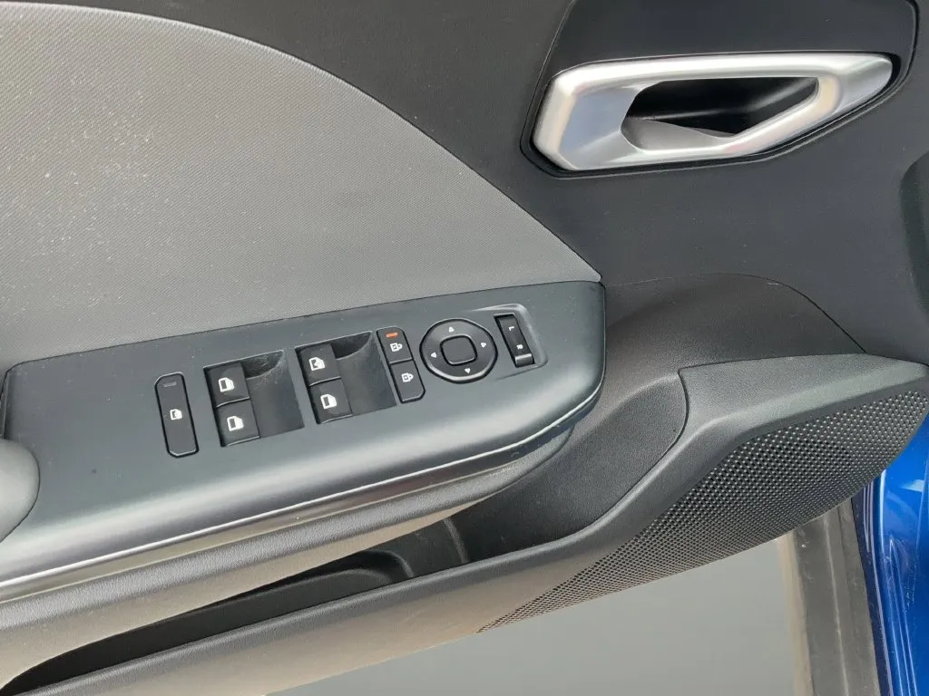 2025 Kia K4 LXS - Photo 16