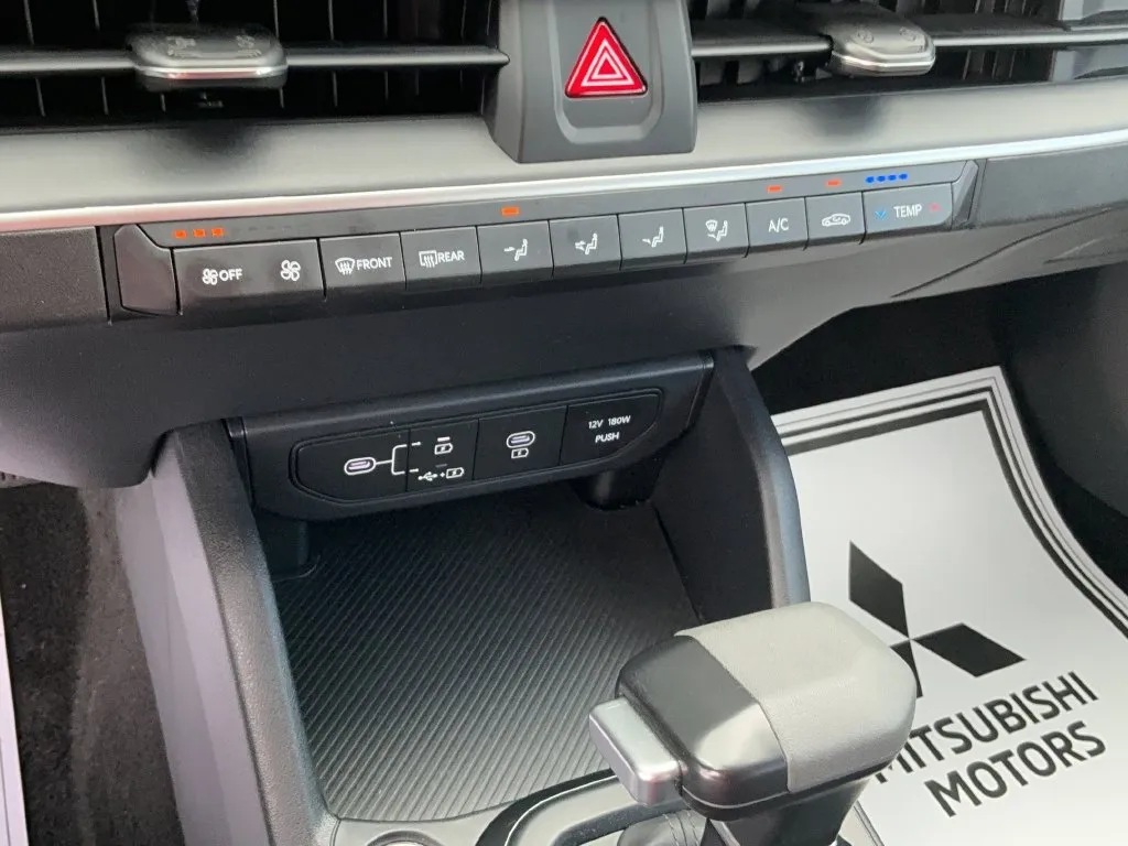 2025 Kia K4 LXS - Photo 24