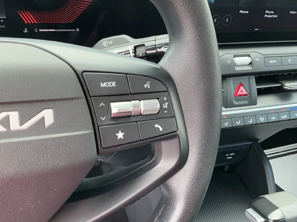 2025 Kia K4 LXS - Photo 28