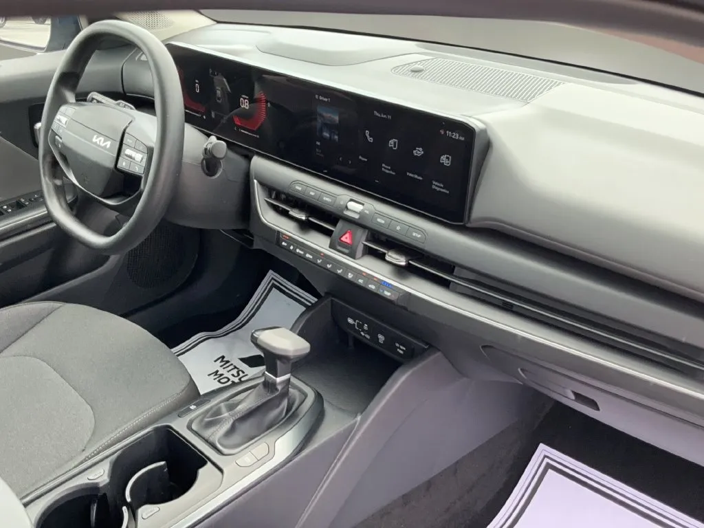 2025 Kia K4 LXS - Photo 20