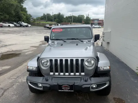 More photos of 2021 Jeep Gladiator Overland at Jeremy Franklin Automotive of Blue Springs, MO