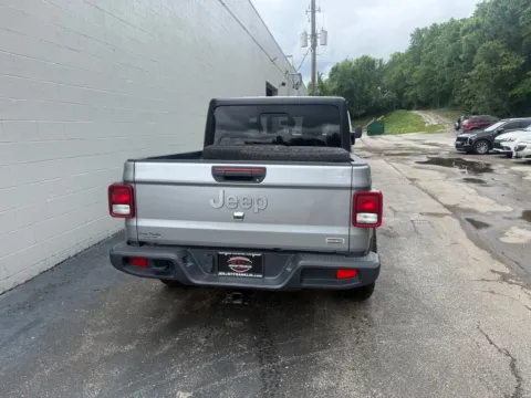 More photos of 2021 Jeep Gladiator Overland at Jeremy Franklin Automotive of Blue Springs, MO