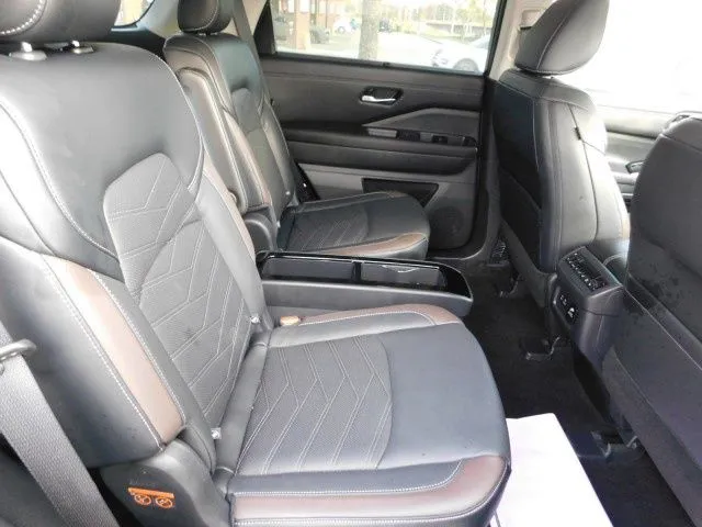 2023 Nissan Pathfinder Platinum - Photo 24