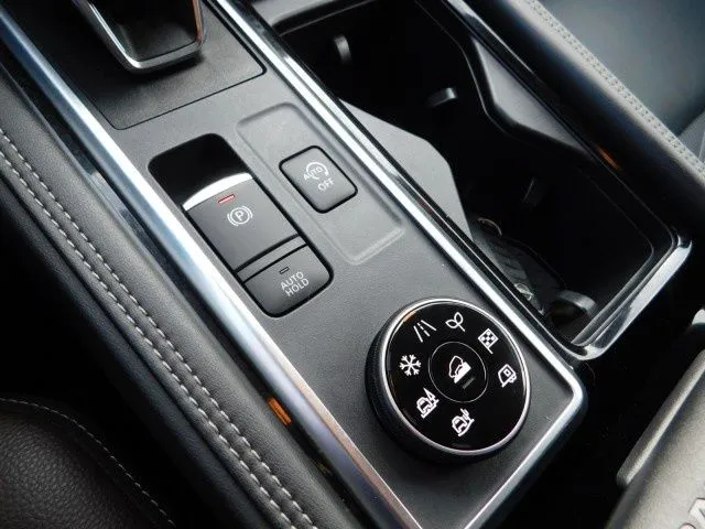 2023 Nissan Pathfinder Platinum - Photo 28