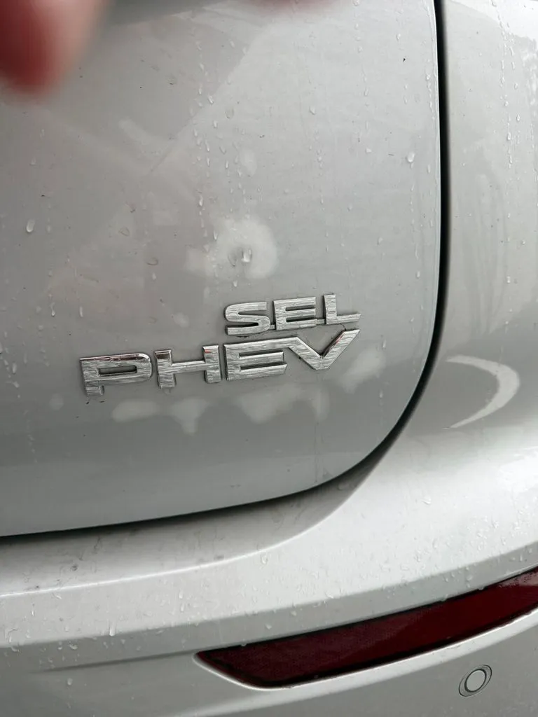 2025 Mitsubishi Outlander Plug-in Hybrid SEL - Photo 10