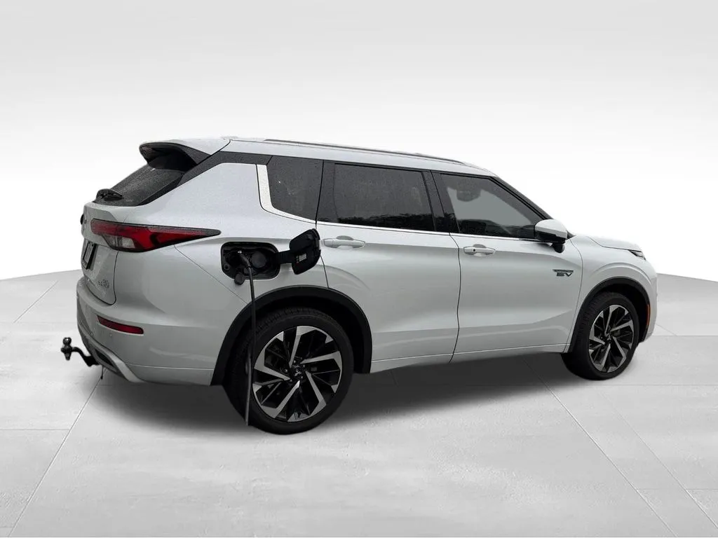 2025 Mitsubishi Outlander Plug-in Hybrid SEL - Photo 9