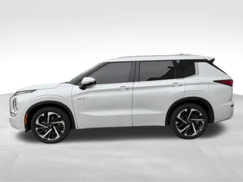 More photos of 2025 Mitsubishi Outlander PHEV SEL at Jeremy Franklin Automotive of Blue Springs, MO