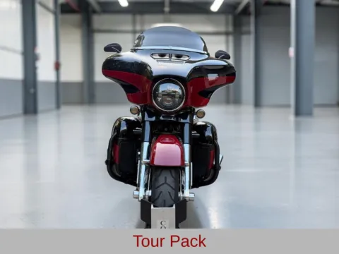 More photos of 2017 Harley-Davidson Street Glide CVO at Jeremy Franklin Automotive of Blue Springs, MO