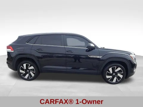 Photos of 2024 Volkswagen Atlas Cross Sport 2.0T SE w/Technology for sale in Blue Springs, MO at Jeremy Franklin Automotive of Blue Springs