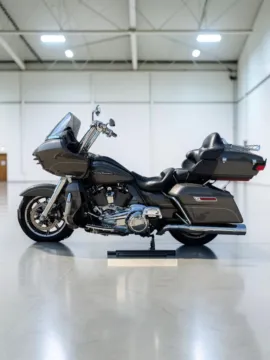 More photos of 2018 Harley-Davidson Road Glide Ultra FLTRU at Jeremy Franklin Automotive of Blue Springs, MO