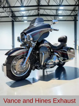 More photos of 2006 Harley-Davidson Electra Glide Ultra Classic CVO at Jeremy Franklin Automotive of Blue Springs, MO
