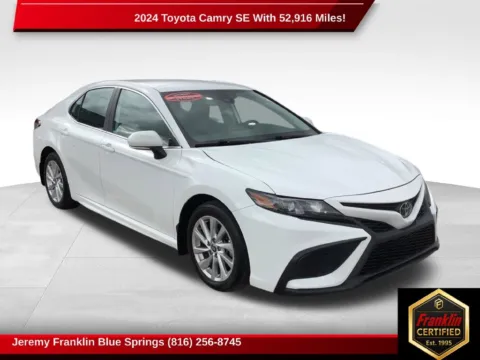 White 2024 Toyota Camry SE for sale in Blue Springs, MO