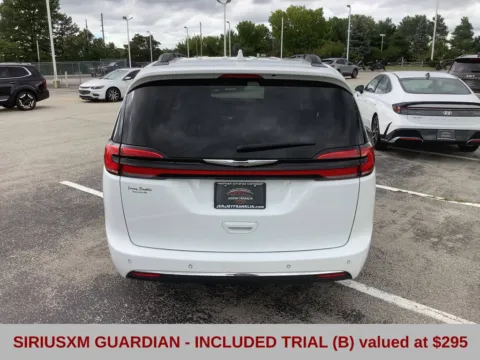 More photos of 2022 Chrysler Pacifica Touring L at Jeremy Franklin Automotive of Blue Springs, MO
