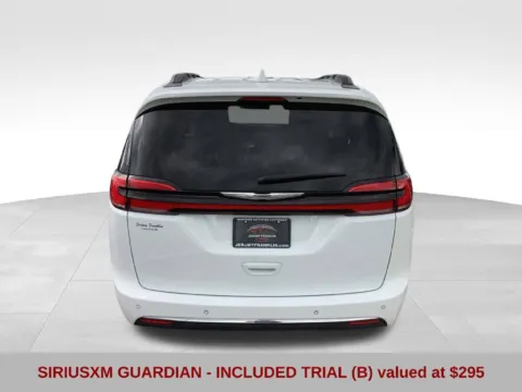 More photos of 2022 Chrysler Pacifica Touring L at Jeremy Franklin Automotive of Blue Springs, MO