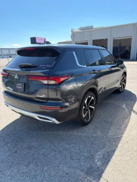 More photos of 2025 Mitsubishi Outlander PHEV SE at Jeremy Franklin Automotive of Blue Springs, MO