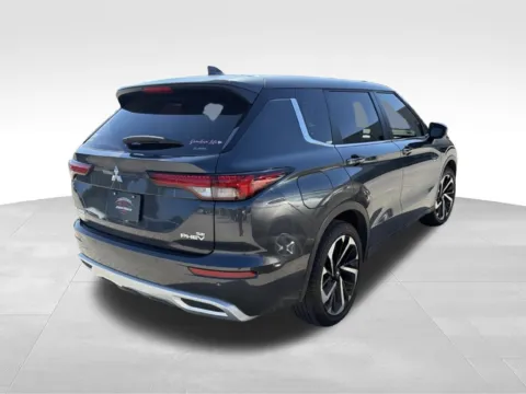 More photos of 2025 Mitsubishi Outlander PHEV SE at Jeremy Franklin Automotive of Blue Springs, MO