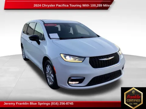 White 2024 Chrysler Pacifica Touring for sale in Blue Springs, MO