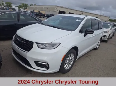 More photos of 2024 Chrysler Pacifica Touring at Jeremy Franklin Automotive of Blue Springs, MO