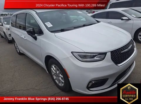 White 2024 Chrysler Pacifica Touring for sale in Blue Springs, MO
