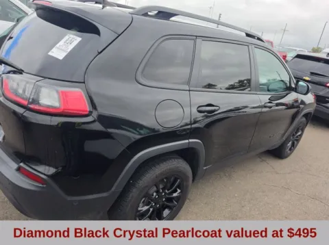 More photos of 2023 Jeep Cherokee Altitude at Jeremy Franklin Automotive of Blue Springs, MO