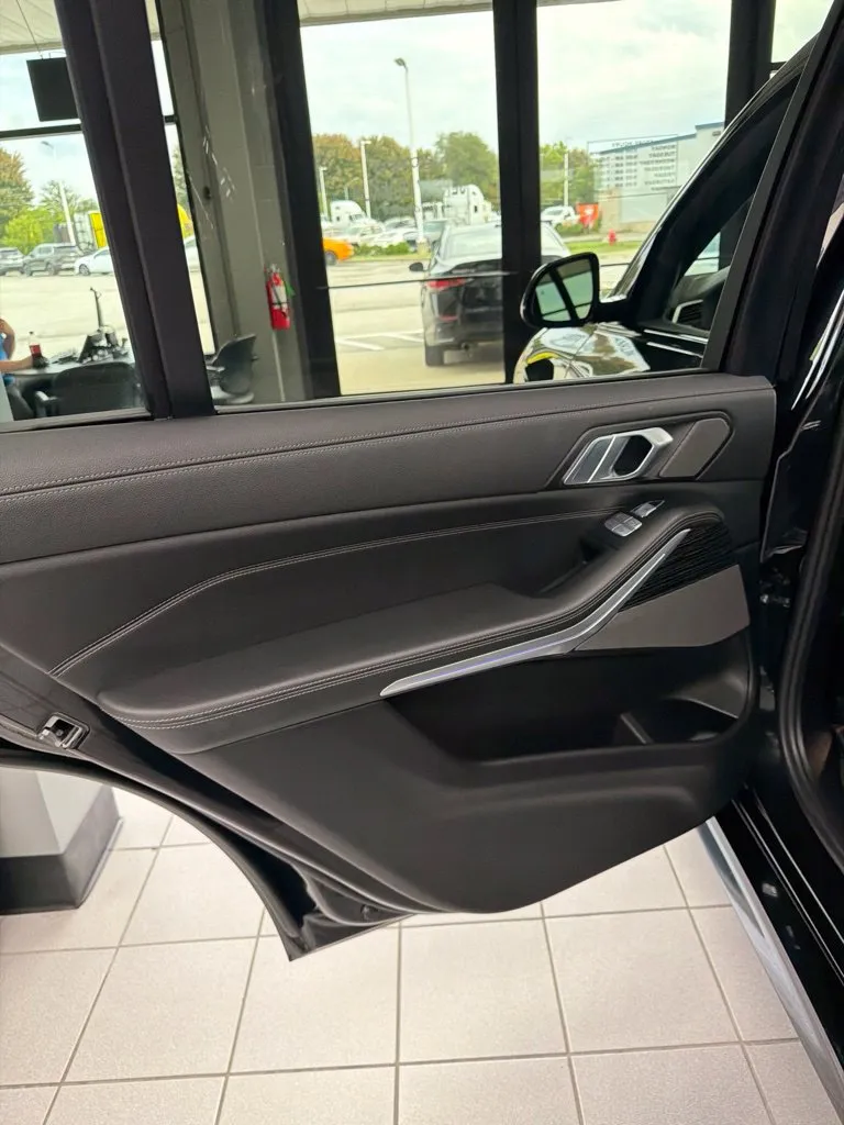 2022 BMW X7 M50i - Photo 16
